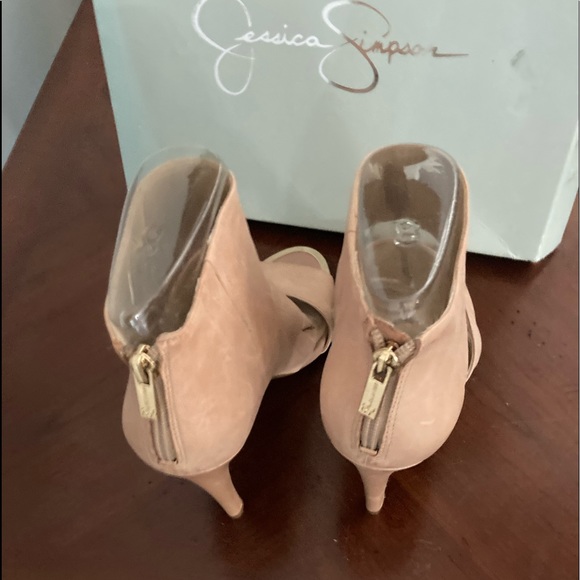 Women’s Jessica Simpson shoes. - Picture 2 of 4